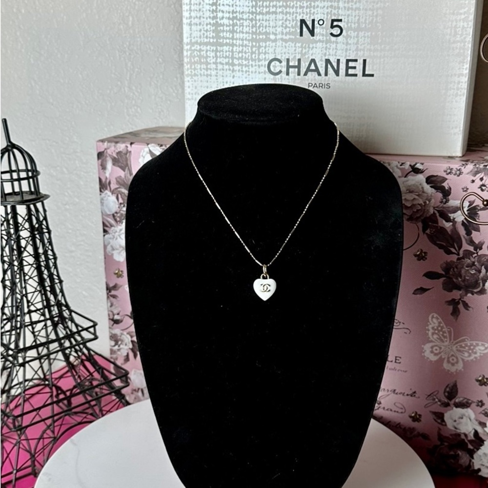 ✅Beautiful Luxury Charm - free chain